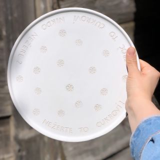 Musím říct, že po včerejším doskladnění mi docházejí slova. Všechny talíře s nápisama byly opět za pár vteřin pryč! My Vám...