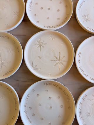 V dílně je teď pořádnej šrumec. Dnes jsem obtočila poslední letošní hrnek a přidělala poslední ouško ♥️ obě pece jsou zase...