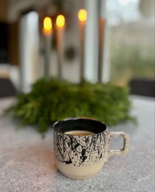 Před časem jsem měla tu možnost dělat zakázku pro firmu @pastry.cz 🍪🎂 a díky tomu jsme objevili italskou kávu od Esse,...